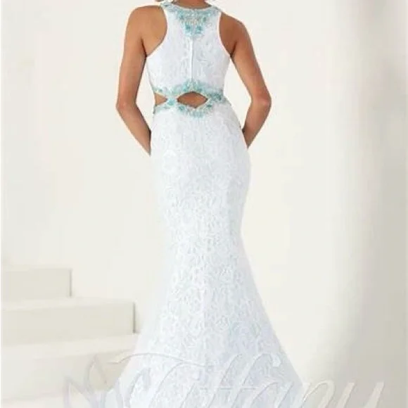 Tiffany Ivory Dress - Picture 2 of 7